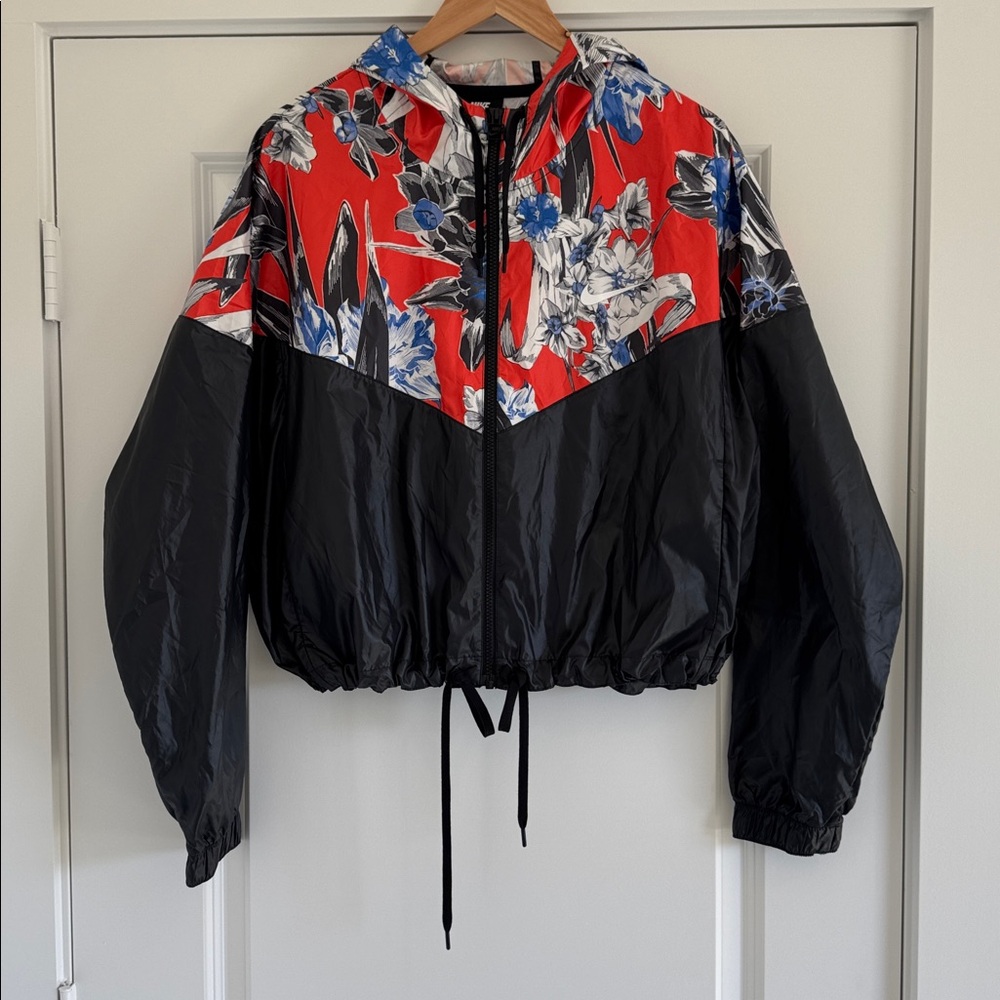 Nike Hyper Femme Windrunner Crop Floral Windbreaker Jacket‎ Floral Long Sleeve